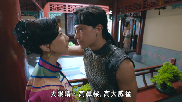 ▲《痞子無間道》朱敏瀚（右）壁咚大32歲「嬤級前輩」林漪娸。（圖／台灣大哥大MyVideo提供）