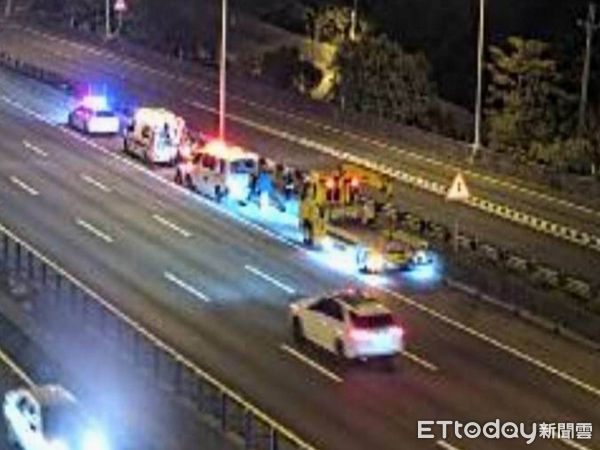 ▲▼快訊／救護車國1上爆胎　中風患者緊急切換轉院。（圖／記者唐詠絮翻攝）