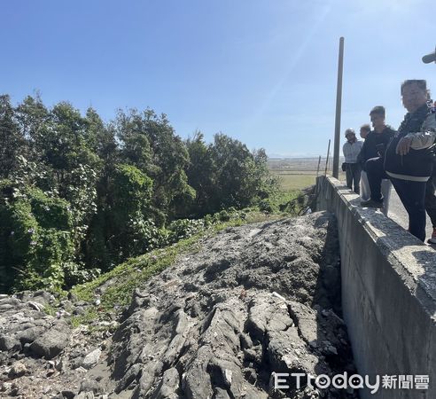 ▲保七總隊、林保署和台中市環保局，合力查獲在保安林地傾倒廢土案。（圖／記者楊永盛翻攝）