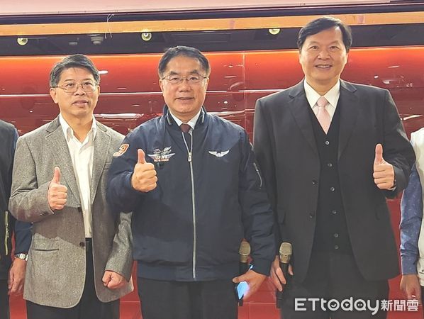 ▲台南市警一分局義警中隊長王正坤醫師，20日晚上在長榮酒店舉辦春酒餐會，市長黃偉哲等人出席感謝義警們一年來對台南市治安的付出與奉獻。（圖／記者林東良翻攝，下同）