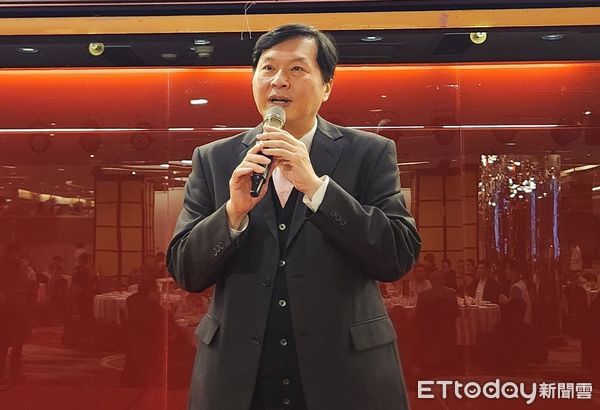 ▲台南市警一分局義警中隊長王正坤醫師，20日晚上在長榮酒店舉辦春酒餐會，市長黃偉哲等人出席感謝義警們一年來對台南市治安的付出與奉獻。（圖／記者林東良翻攝，下同）