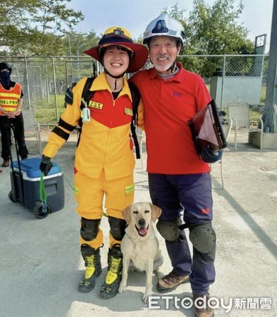 ▲台南市消防局特搜大隊，由領犬員卓佳瑩搭配搜救犬史迪奇Stitch前往參加評量檢測，高分通過IRO RH-T A瓦礫搜救犬中級認證，再添搜救新救災量能。（圖／記者林東良翻攝，下同）