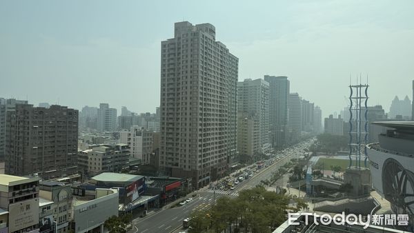 ▼高雄, 巨蛋,博愛路,麥當勞            。（圖／記者張雅雲攝）