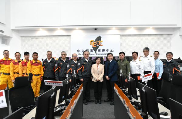 ▲▼內政部長劉世芳表揚「馬博橫斷烏拉孟斷崖山難搜救人員」。（圖／內政部長提供）