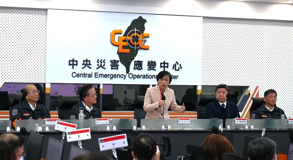 ▲▼內政部長劉世芳表揚「馬博橫斷烏拉孟斷崖山難搜救人員」。（圖／內政部長提供）