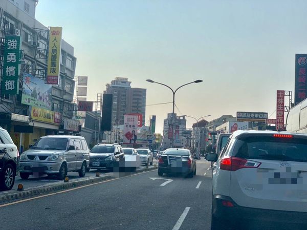 ▲彰化市中央路塞車亂象。（圖／民眾提供）