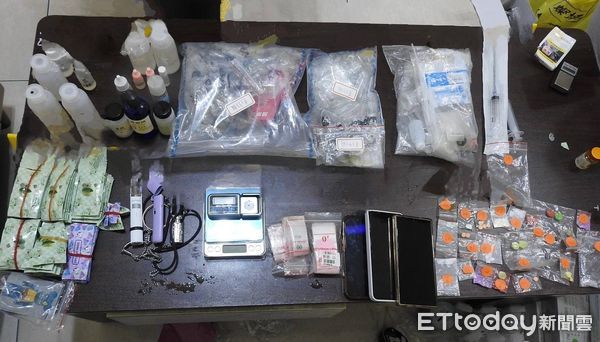 ▲白女將租屋處當作毒品分裝廠遭警方查獲，與同性女友在警局度過情人節。（圖／記者陸運陞翻攝）