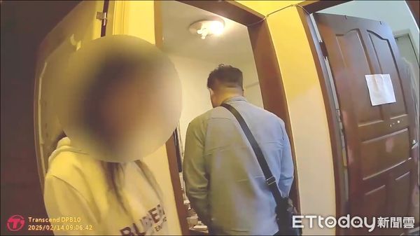 ▲白女將租屋處當作毒品分裝廠遭警方查獲，與同性女友在警局度過情人節。（圖／記者陸運陞翻攝）