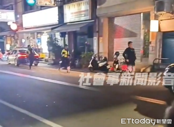 ▲彰化員林市學區民宅發生家庭糾紛警方前往壓制。（圖／翻攝自社會事新聞影音）