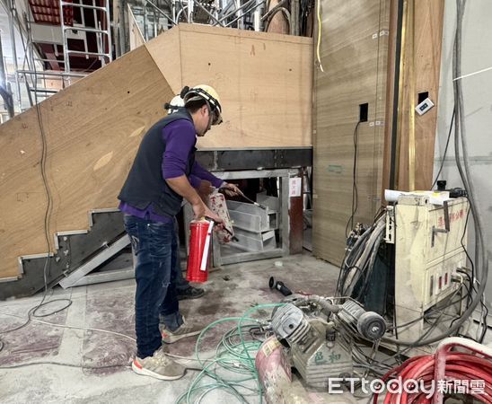 ▲鑒於台中百貨商場疑似施工造成氣爆之重大災害，台南市消防局與勞動部南區職業安全衛生處，21日聯合舉辦施工場所的消防演練與職業安全講習。（圖／記者林東良翻攝，下同）