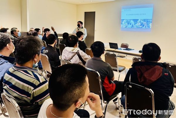 ▲鑒於台中百貨商場疑似施工造成氣爆之重大災害，台南市消防局與勞動部南區職業安全衛生處，21日聯合舉辦施工場所的消防演練與職業安全講習。（圖／記者林東良翻攝，下同）