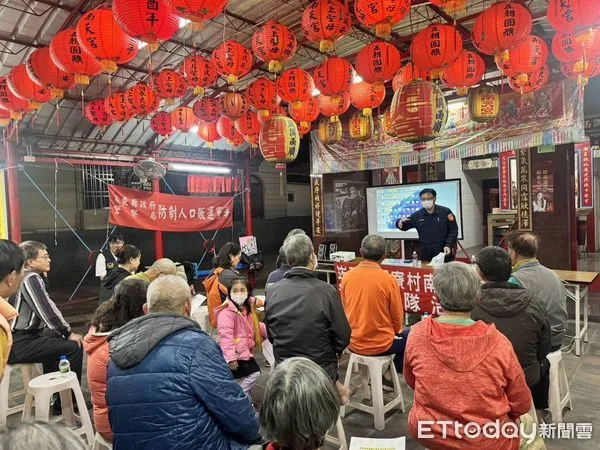 ▲東港警分局在崁頂鄉南望安南天宮廣場舉辦「社區治安會議」             。（圖／記者陳崑福翻攝）