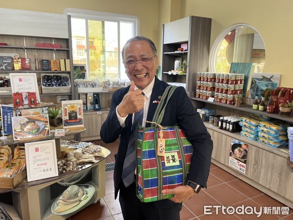 ▲雲嘉南管理處於2月19日與日本鹿兒島縣出水市完成生態旅遊、觀光活動、產業促進合作備忘錄的簽署，出水市代表團參訪，深入了解雲嘉南濱海生態及產業資源。（圖／記者林東良翻攝，下同）