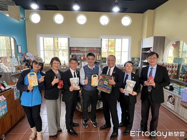 ▲雲嘉南管理處於2月19日與日本鹿兒島縣出水市完成生態旅遊、觀光活動、產業促進合作備忘錄的簽署，出水市代表團參訪，深入了解雲嘉南濱海生態及產業資源。（圖／記者林東良翻攝，下同）