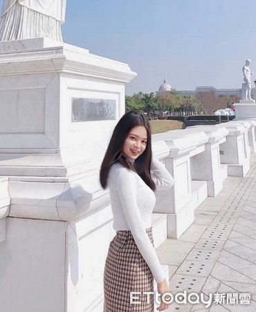 ▲▼彰化正妹女警暖送迷路阿嬤回家。（圖／記者唐詠絮翻攝）