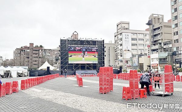 ▲中華隊參加2025 WBCQ經典賽資格賽，桃園市政府在市府前廣場今晚起連續3天舉辦直播派對。（圖／記者沈繼昌攝）