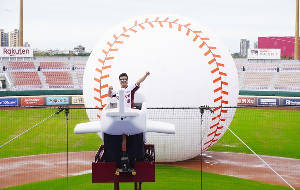 ▲中華隊參加2025 WBCQ經典賽資格賽，樂天桃園棒球場為「活力發光區」於，樂天加油團長阿誠及女孩們也將同步應援。（圖／市府體育局提供）