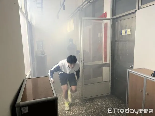 ▲基隆暖暖消防分隊前進校園。（圖／記者郭世賢翻攝）