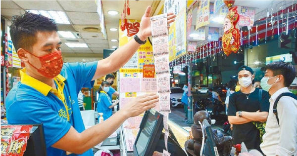 威力彩上看20億！網爆疑慮「為何開獎多等半小時？」　台彩主持人親揭背後操作