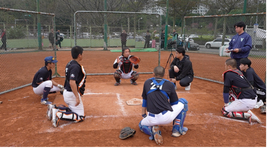 ▲里崎智也來台「捕手小教室」選手們認真聽講、收穫良多。（圖／台日野球留學支援提供）