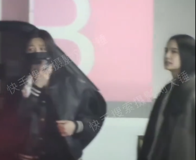 ▲陳妍希離婚後首露面。（圖／翻攝自微博）