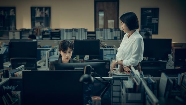 ▲《死了一個娛樂女記者之後》林予晞、薛仕凌聯手查真相。（圖／鏡文學提供）