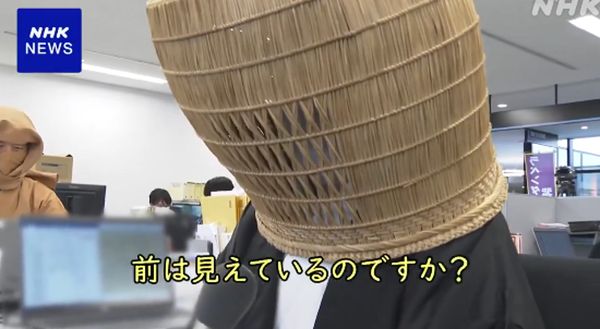 市府人員挑戰傳統忍者術辦公。（翻自NHK畫面）