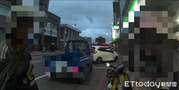 ▲暖警協助高齡八旬老婦返家。（圖／記者楊漢聲翻攝）