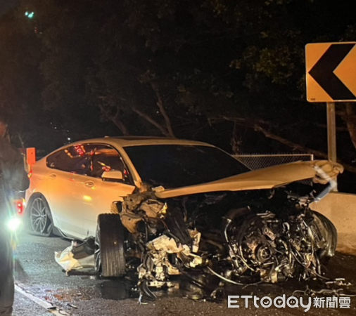 ▲彰化市中山路3段大肚橋前發生5車連環撞。（圖／民眾提供）