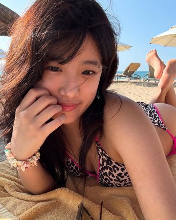 ▲梧桐妹曬出比基尼辣照，展現青春性感的身材曲線。（圖／翻攝自Instagram／angelsun619）