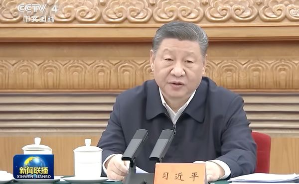 ▲▼  大陸國家主席習近平17日在北京人民大會堂東大廳出席「民營企業座談會」，任正非、馬雲、雷軍、馬化騰及王傳福，新一代梁文峰、王興興    。（圖／翻攝 央視）