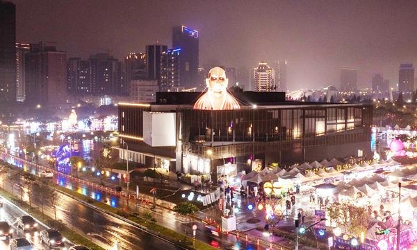 ▲台灣燈會最夯的進擊的巨人，桃市府今天宣判確定不延展，趁最後周末假日好好把握。（圖／市府觀旅局提供）