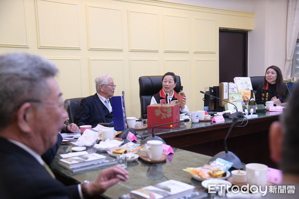 ▲▼以花蓮縣產的優質白米為原料，結合米鶴酒造超過300年歷史的釀酒工藝，成功開發全新跨國合作商品&mdash;花蓮米釀清酒。（圖／花蓮縣政府提供，下同）