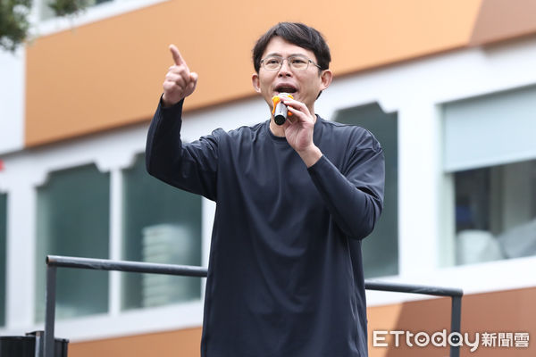 ▲民眾黨主席黃國昌出席掃除綠衛兵誓師大會。（圖／記者林敬旻攝）