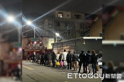 居民排一列「等著倒垃圾」全讚爆!一看地區懂了:超級有素質