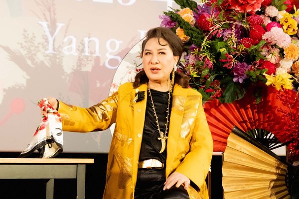 ▲「如有神在－世紀初戀楊麗花 2025 年全球花迷會」楊麗花忍不住紅了眼眶。（圖／國家影視聽中心提供）