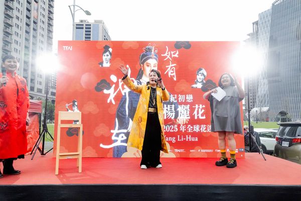 ▲「如有神在－世紀初戀楊麗花 2025 年全球花迷會」楊麗花忍不住紅了眼眶。（圖／國家影視聽中心提供）