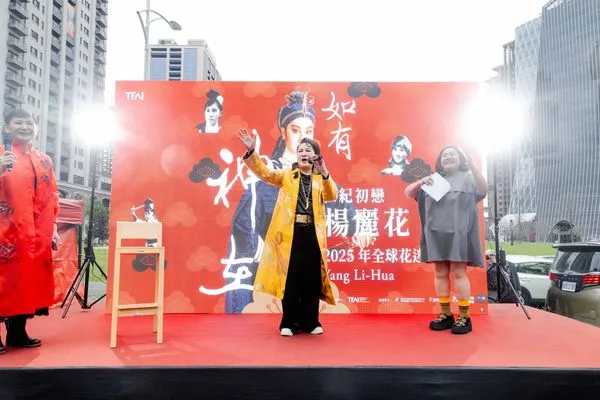 ▲「如有神在－世紀初戀楊麗花 2025 年全球花迷會」楊麗花忍不住紅了眼眶。（圖／國家影視聽中心提供）