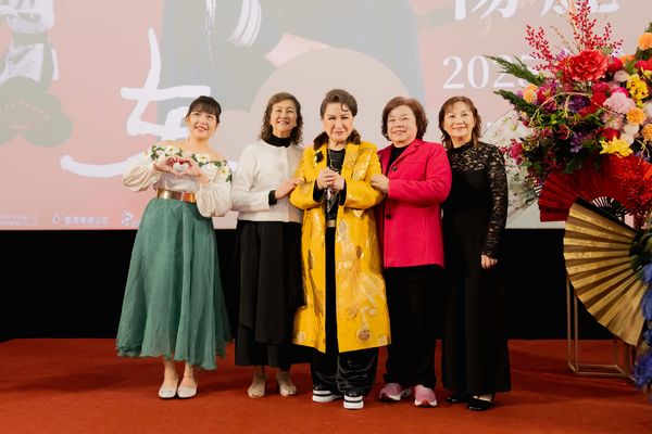 ▲「如有神在－世紀初戀楊麗花 2025 年全球花迷會」楊麗花忍不住紅了眼眶。（圖／國家影視聽中心提供）