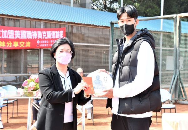 ▲彰化縣府準備爆米花與水晶餃為彰藝高中棒球隊、中華隊沙子宸加油。（圖／縣府提供）