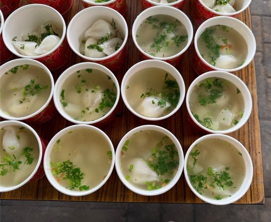 ▲彰化縣府準備爆米花與水晶餃為彰藝高中棒球隊、中華隊沙子宸加油。（圖／縣府提供）