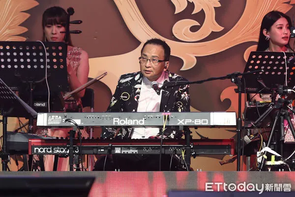 ▲孔鏘老師於鑽石舞台之夜演唱會。（圖／記者林敬旻攝）