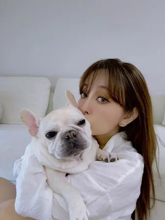 ▲愛紗的愛犬Hana上個月因心臟腫瘤過世。（圖／翻攝自Facebook／千田愛紗 Aisa Senda）