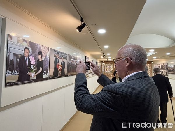 ▲加拿大參議院「加台國會議員友好協會」共同主席麥唐諾(Michael L. MacDonald)率團，22日拜會台南市長黃偉哲，新聞及國際關係處蘇恩恩處長陪同與會交流。（圖／記者林東良翻攝，下同）