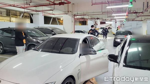 ▲▼             屏東縣立民生立體停車場內有大型改裝車聚。（圖／記者陳崑福翻攝，下同）