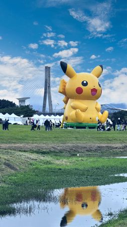 ▲「Pokémon GO Tour：合眾地區-新北市」今日遇到下雨，會場所有充氣類的裝置（皮卡丘等）都將暫停展出。（圖／翻攝自新北旅客、新北市觀旅局提供）