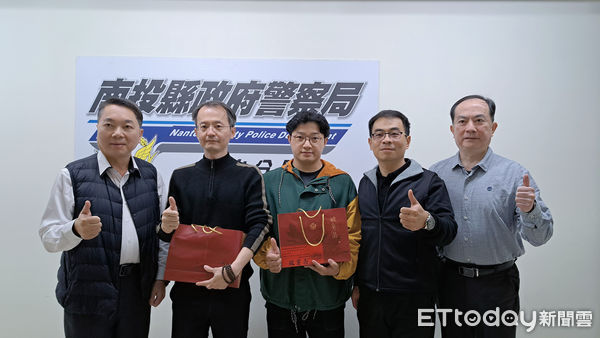 ▲南投縣警局長謝宗宏赴竹山警分局頒發「破案茶」，激勵同仁士氣。（圖／記者高堂堯翻攝）