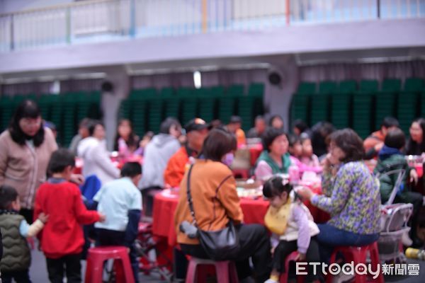 ▲▼花蓮家扶中心舉辦寄養家庭授證暨新春餐會。（圖／花蓮縣政府提供，下同）