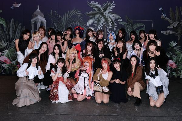 ▲▼高硯晨（左）和妹妹翎聲響起（翎翎）受邀約拍片差點遭網紅騙到汽車旅館。（圖／TTR女神特賣會提供）