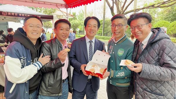 ▲總統賴清德與多位民進黨立委合照。（圖／翻攝自Facebook／郭國文）